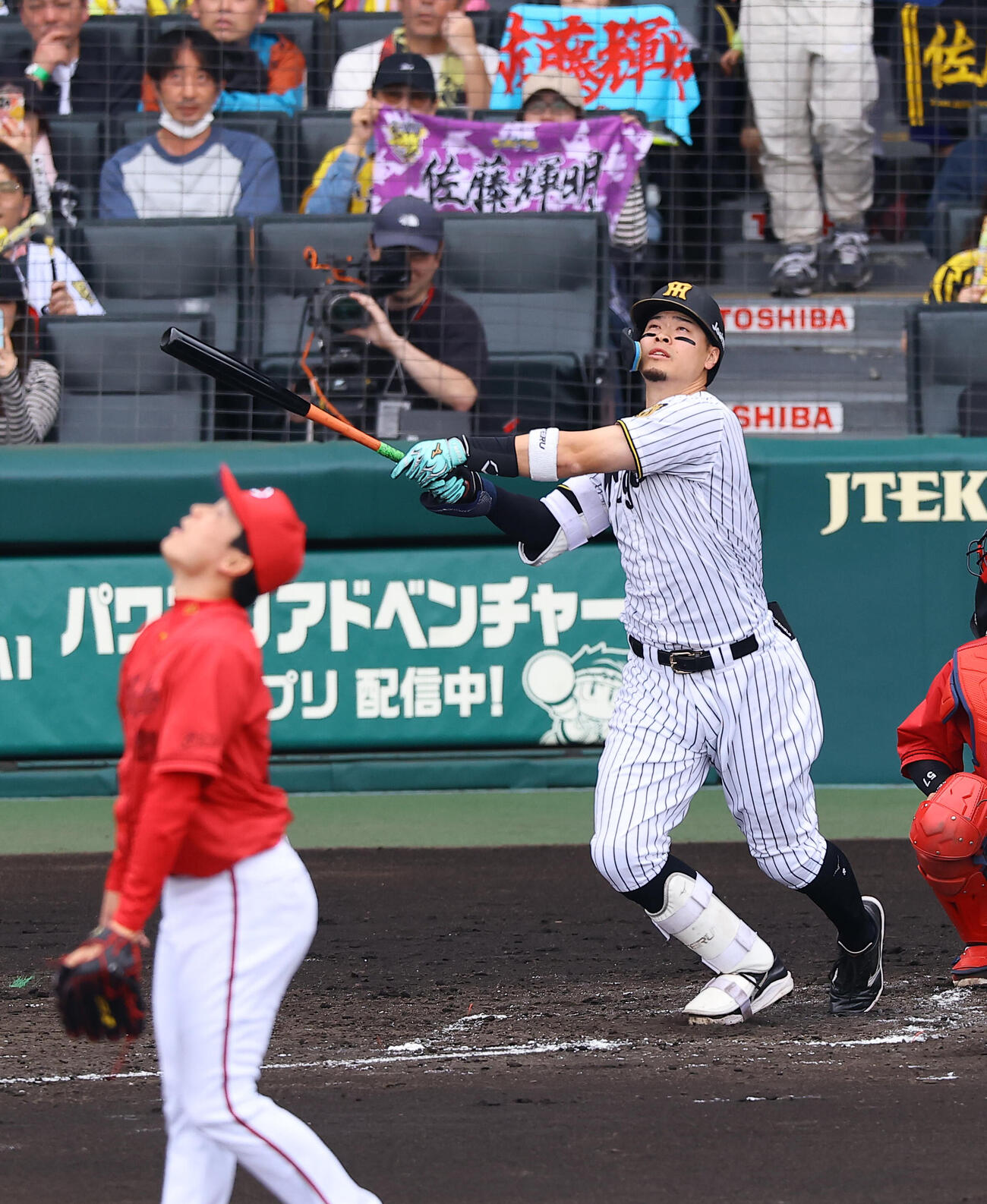 阪神対広島　4回裏阪神無死、佐藤輝明は先制ソロ本塁打を放つ（撮影・上田博志）