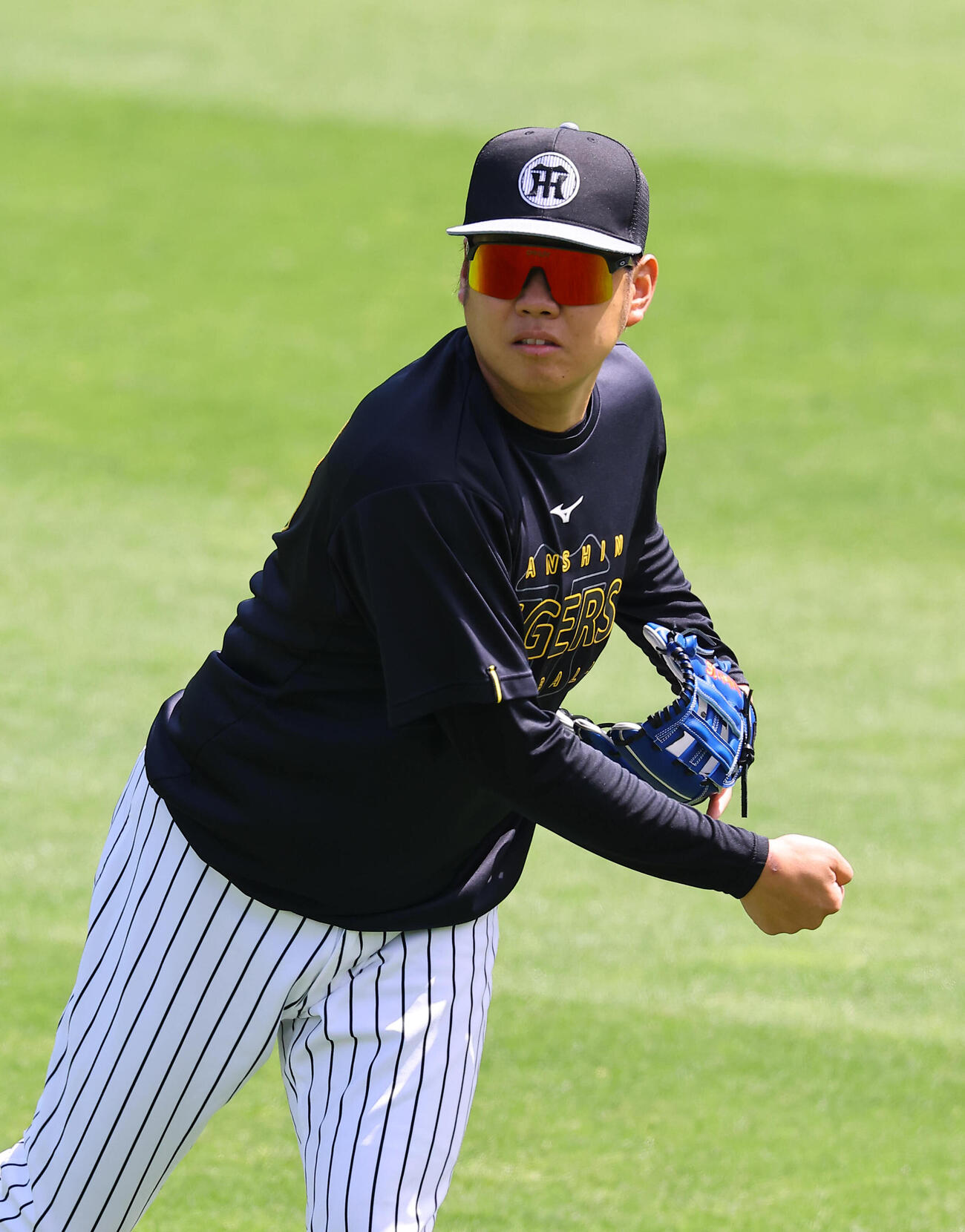 阪神対広島　キャッチボールをする阪神西勇輝（撮影・上田博志）