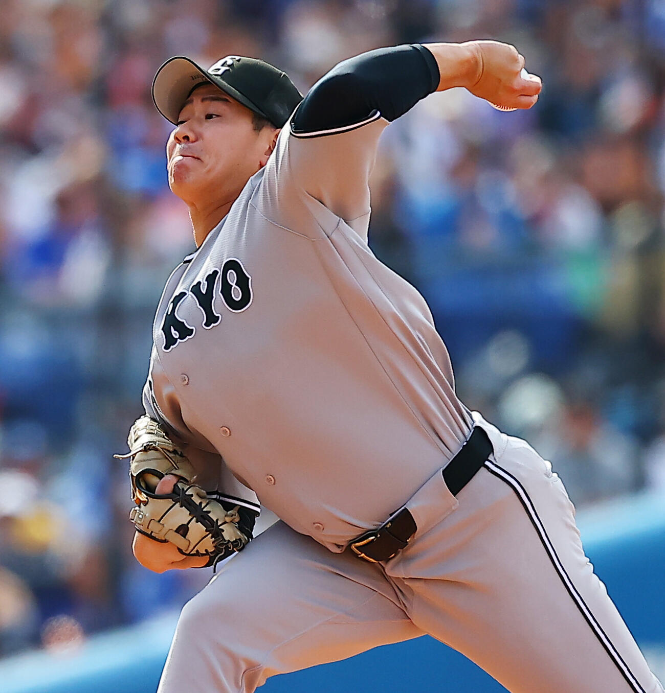 DeNA対巨人　6回裏DeNA1死一、三塁、適時安打を放ち喜ぶ三森大貴（撮影・野上伸悟）