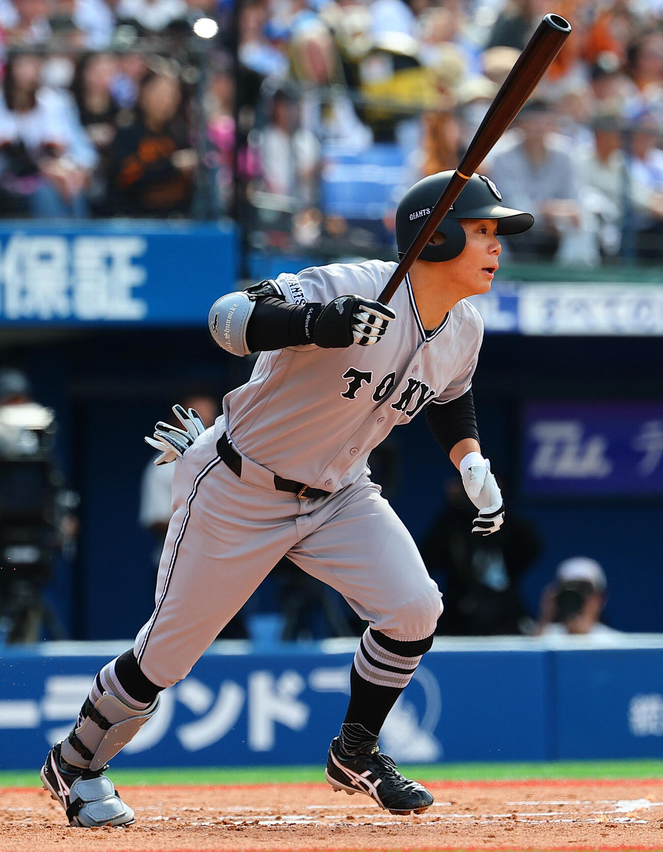DeNA対巨人　4回表巨人無死、二塁打を放つ佐々木俊輔（撮影・野上伸悟）