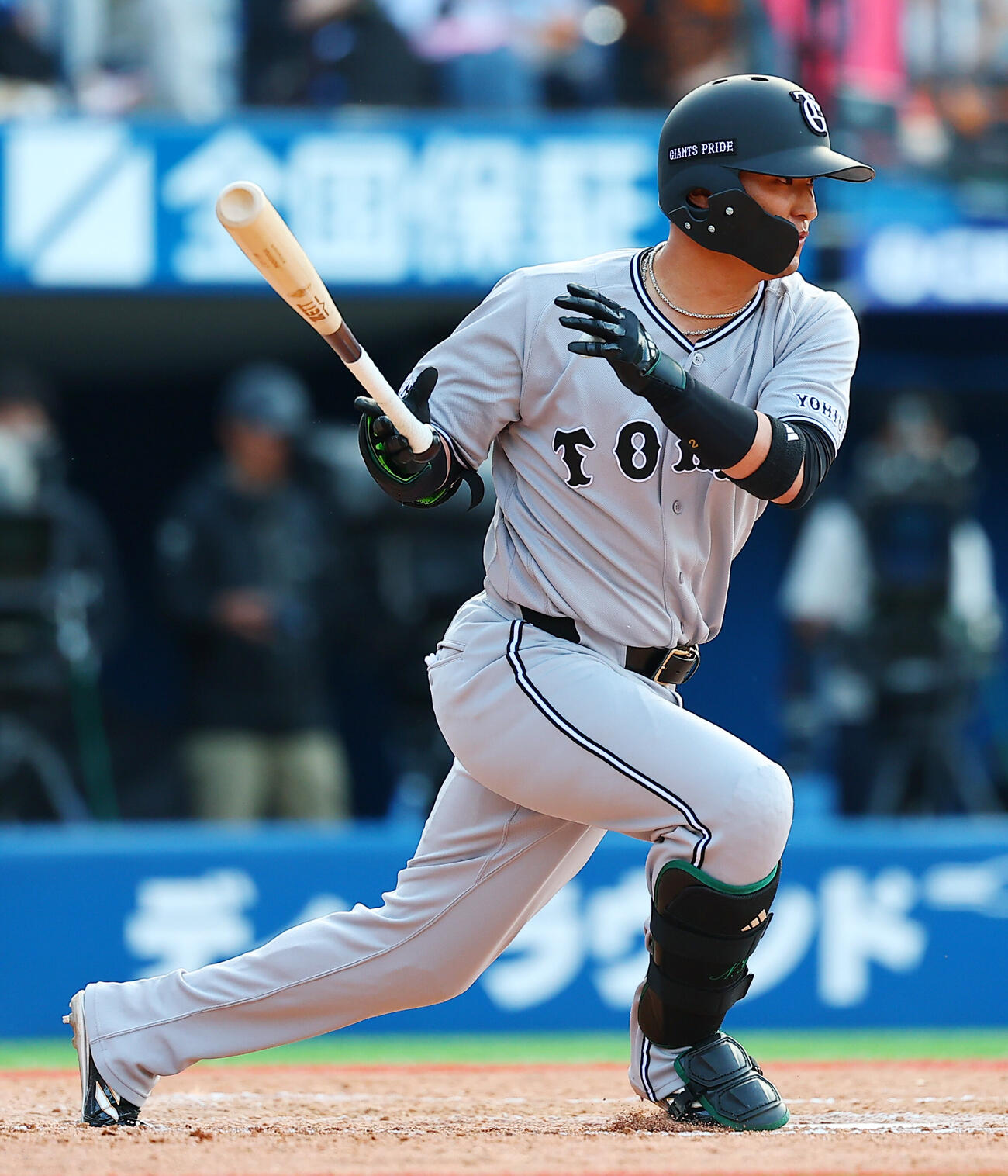 DeNA対巨人　8回表巨人2死満塁、代打で二ゴロに倒れる吉川尚輝（撮影・野上伸悟）