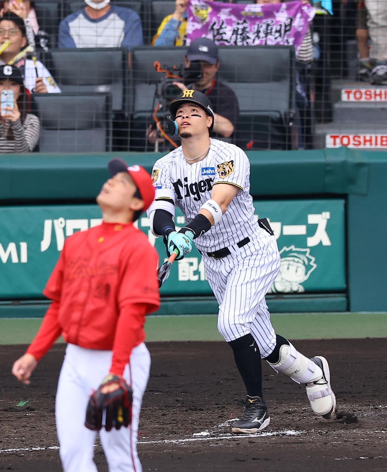阪神対広島　4回裏阪神無死、佐藤輝明は先制ソロ本塁打を放つ（撮影・上田博志）