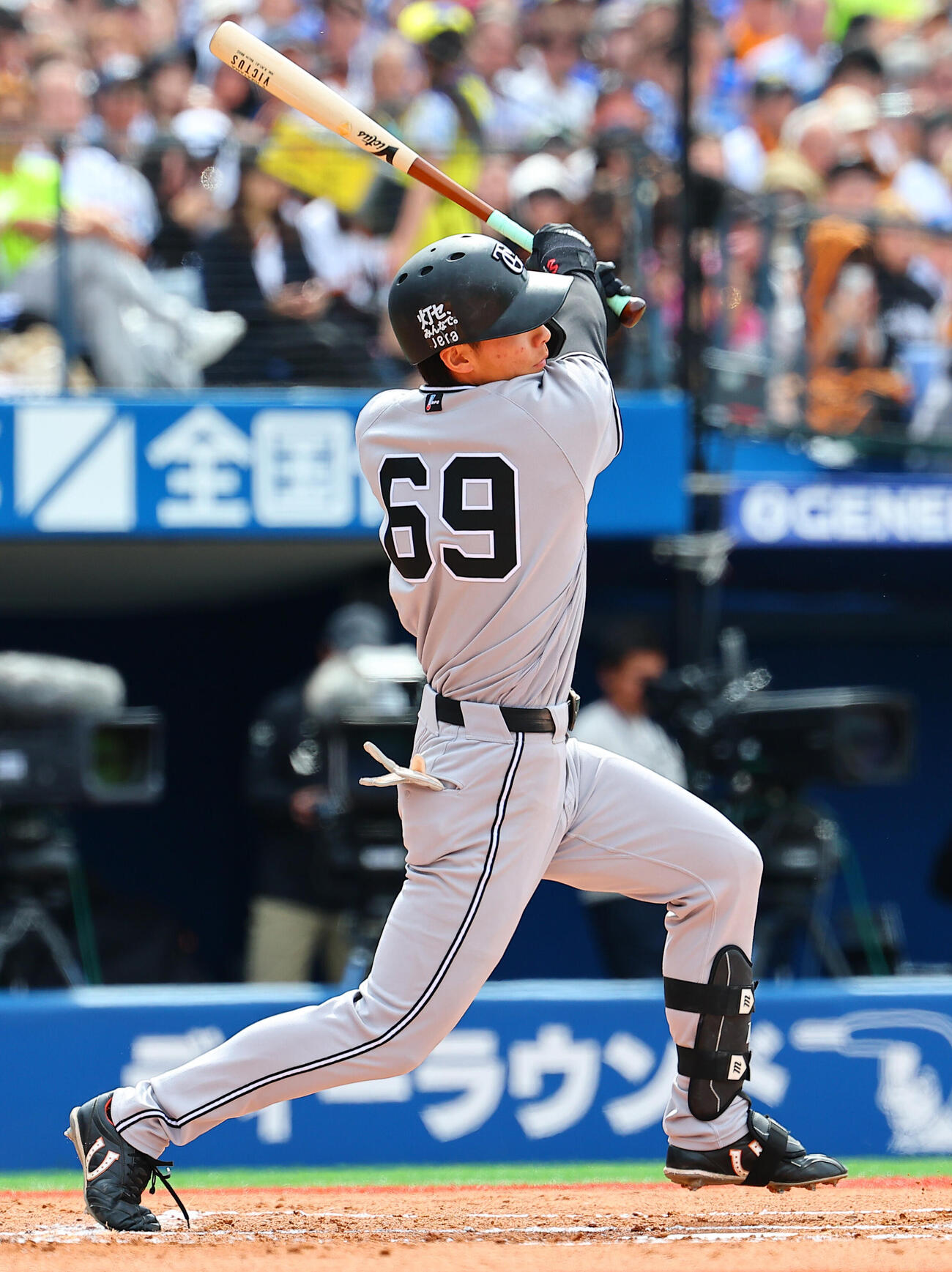 DeNA対巨人　2回表巨人2死、二塁打を放つ平山功太（撮影・野上伸悟）