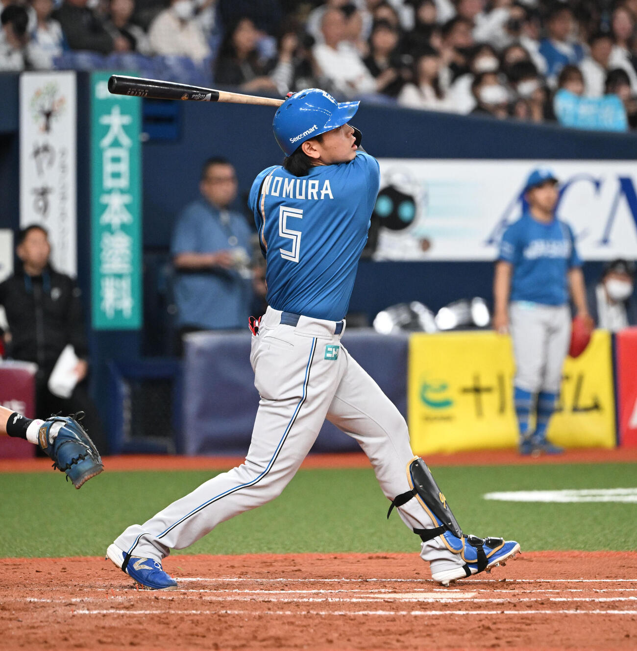 オリックス対日本ハム　8回表日本ハム2死満塁、右前適時打を放つ野村佑希（撮影・和賀正仁）