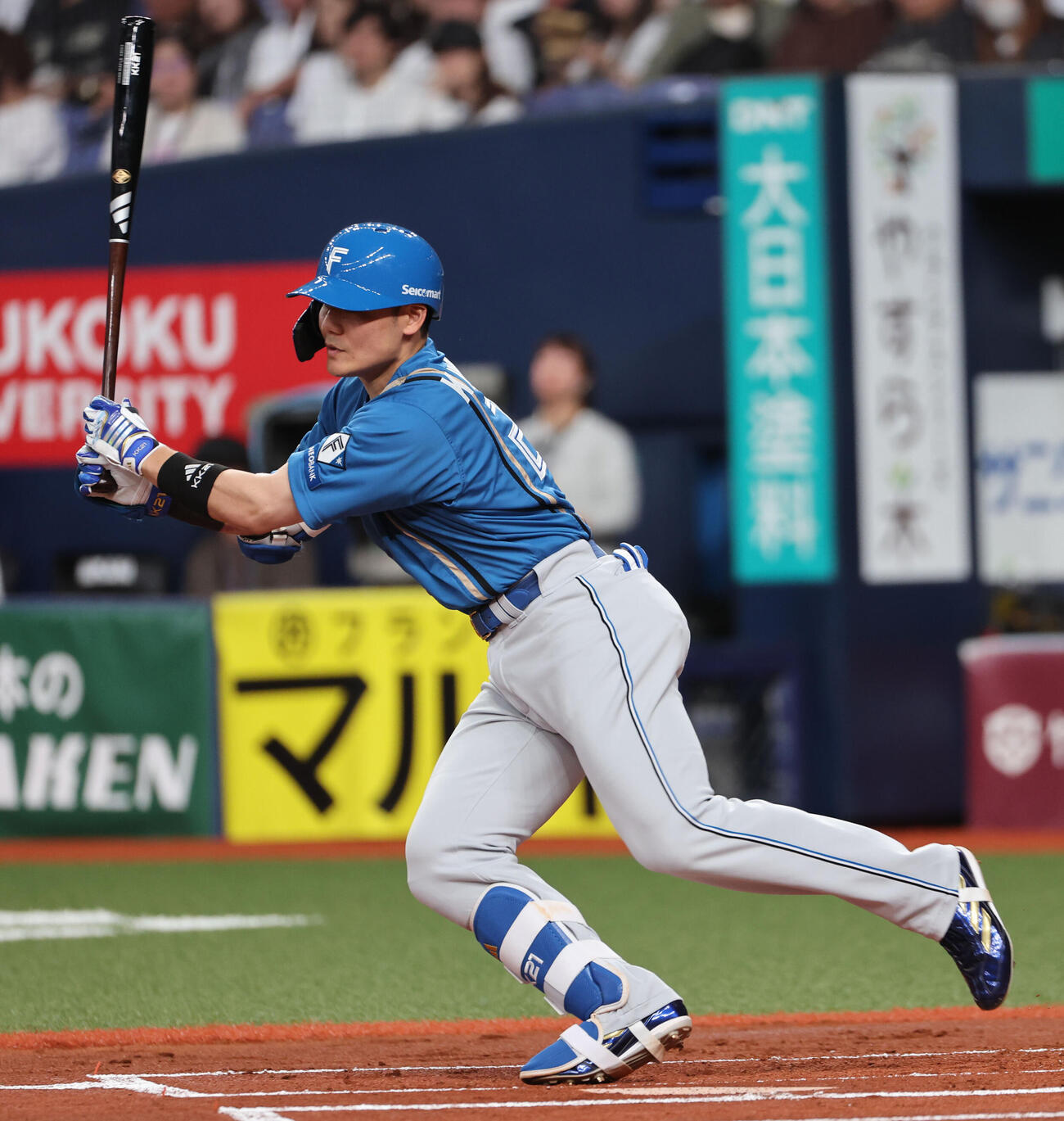 オリックス対日本ハム　1回表日本ハム無死一塁、清宮幸太郎は左中間に二塁打を放つ（撮影・西尾就之）