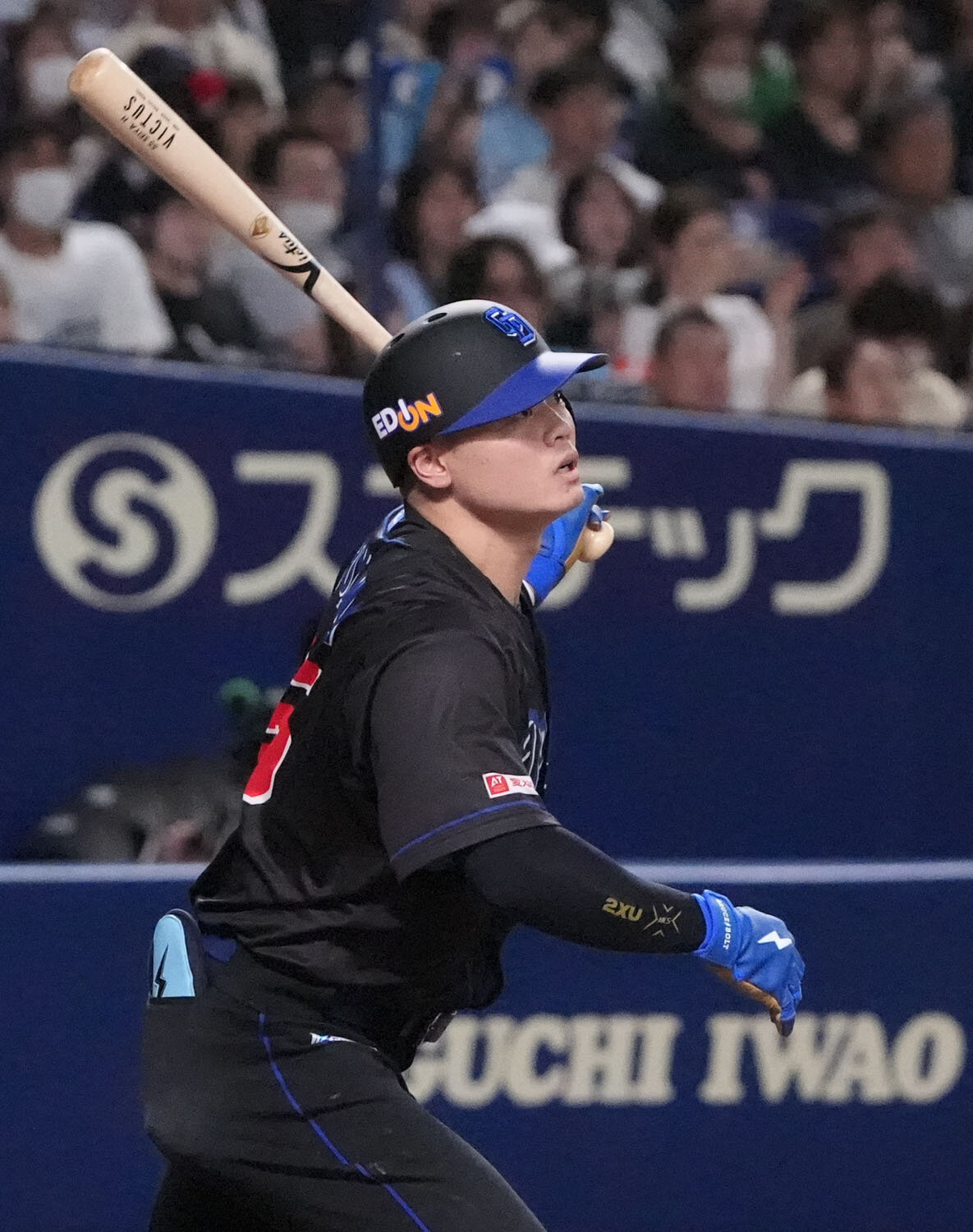 中日対ヤクルト　8回裏中日1死二塁、適時打を放つ細川成也（撮影・森本幸一）