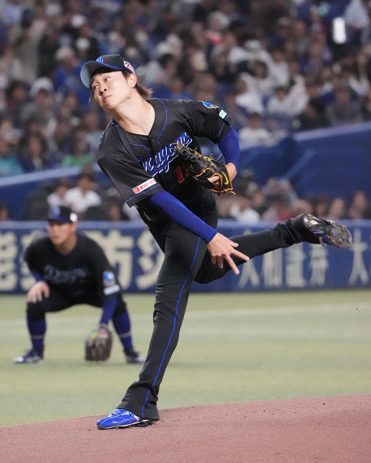 中日対ヤクルト　1回表、登板する中日先発の高橋宏斗（撮影・森本幸一）