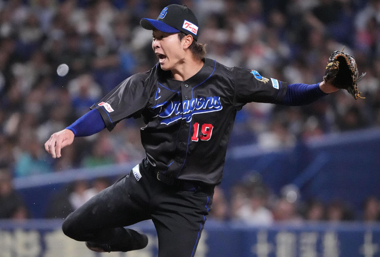 中日対ヤクルト　6回表、力投する中日先発の高橋宏斗（撮影・森本幸一）