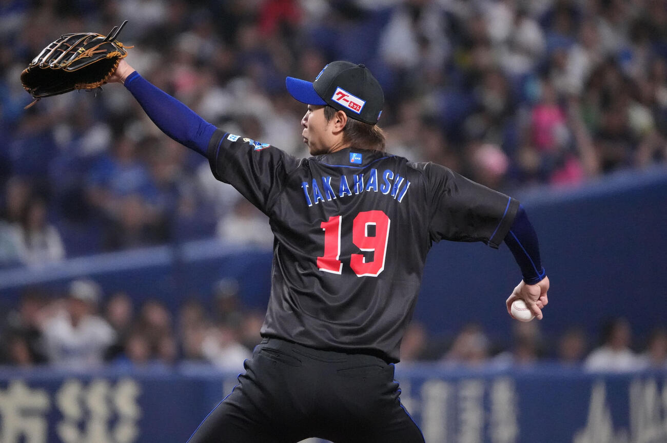中日対ヤクルト　1回表、登板する中日先発の高橋宏斗（撮影・森本幸一）