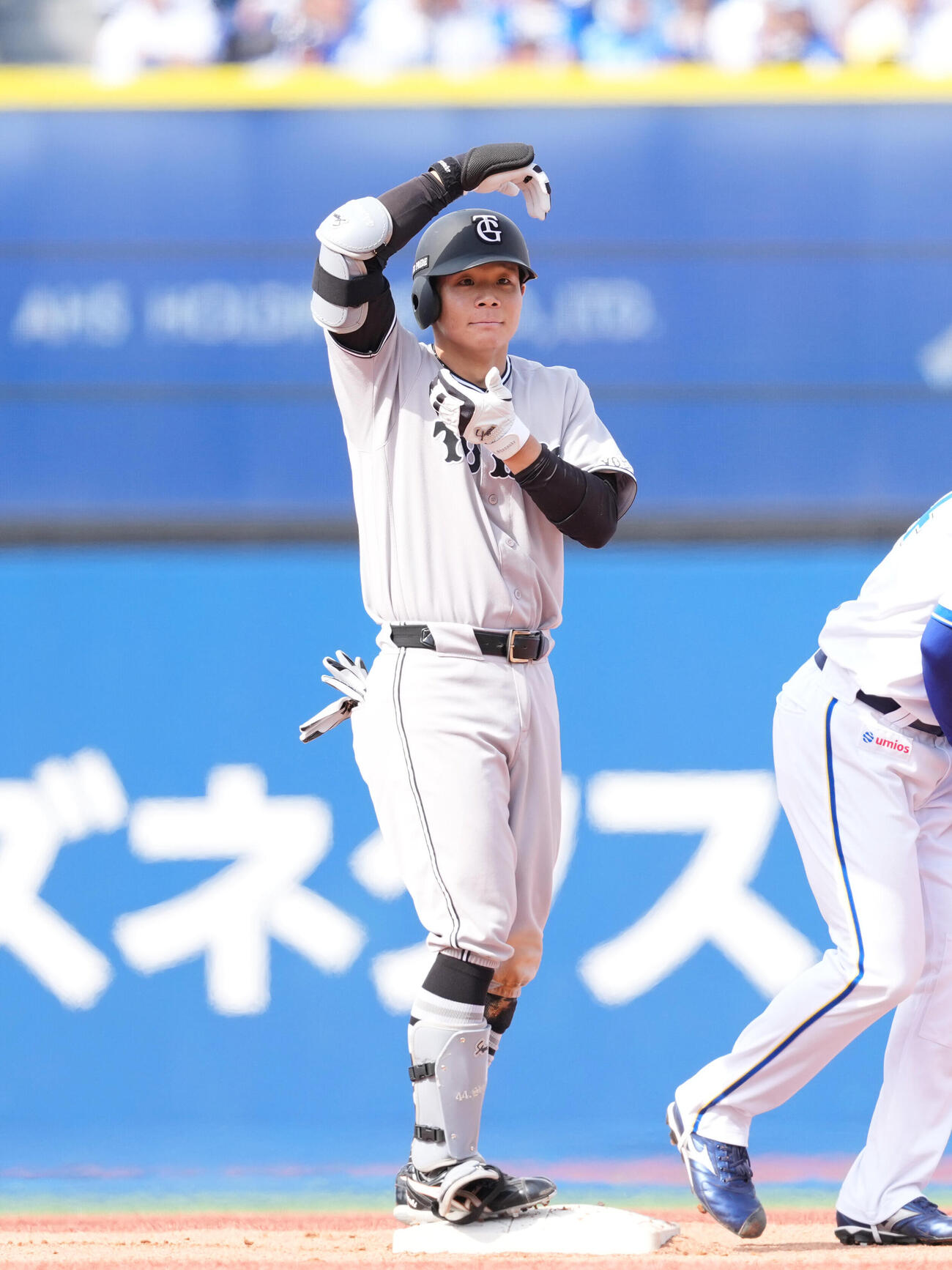 DeNA対巨人　4回表巨人1死二塁、適時打を放つ岸田行倫（撮影・増田悦実）