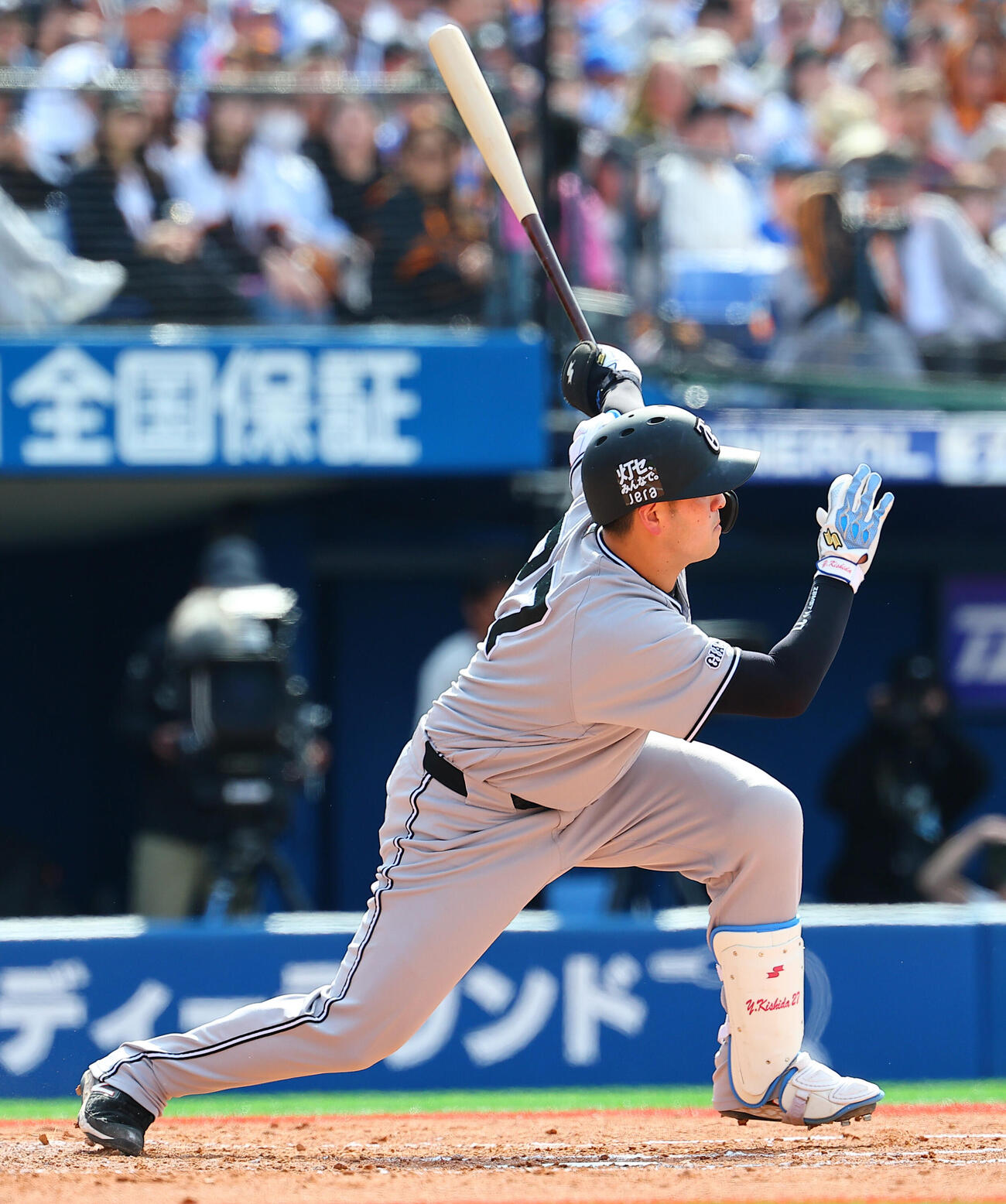 DeNA対巨人　4回表巨人1死二塁、適時安打を放つ岸田行倫（撮影・野上伸悟）