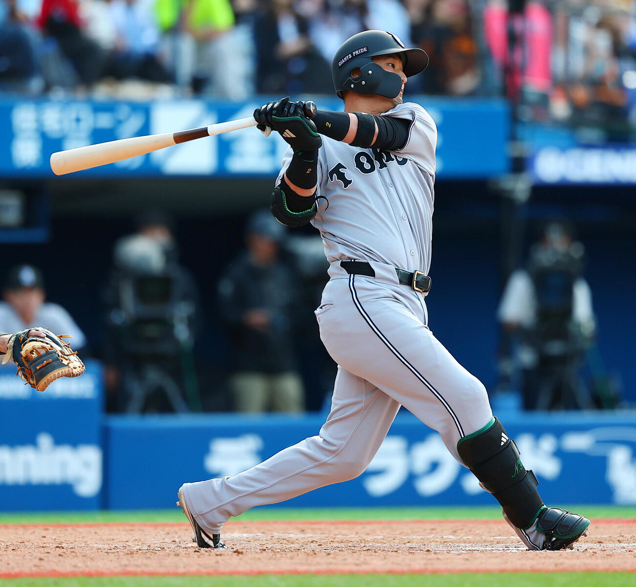 DeNA対巨人　8回表巨人2死満塁、代打で二ゴロに倒れる吉川尚輝（撮影・野上伸悟）