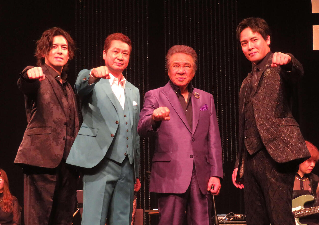 「木村家ファミリーコンサート」を行った、左から木村竜蔵、山川豊、鳥羽一郎、木村徹二（2026年2月撮影）