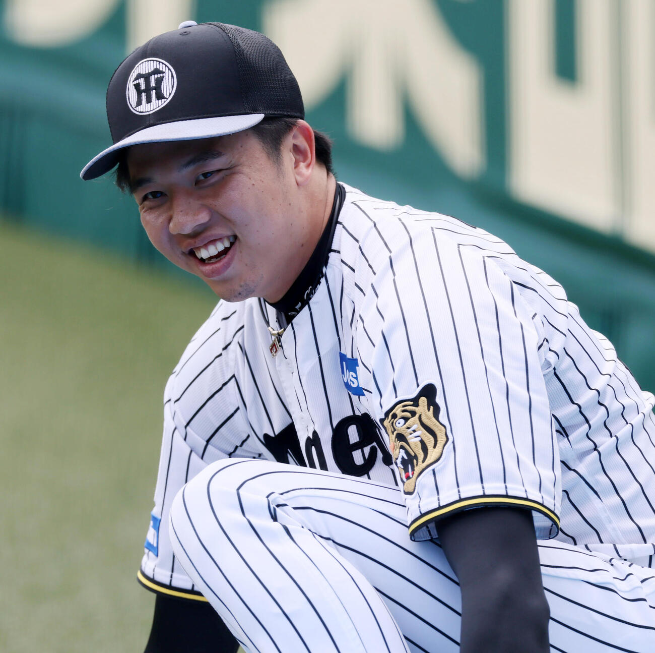 投手の指名練習に参加し明るい表情を見せる阪神才木浩人（撮影・加藤哉）