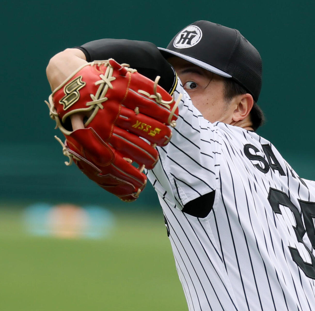 指名練習に参加しキャッチボールする阪神才木浩人（撮影・加藤哉）