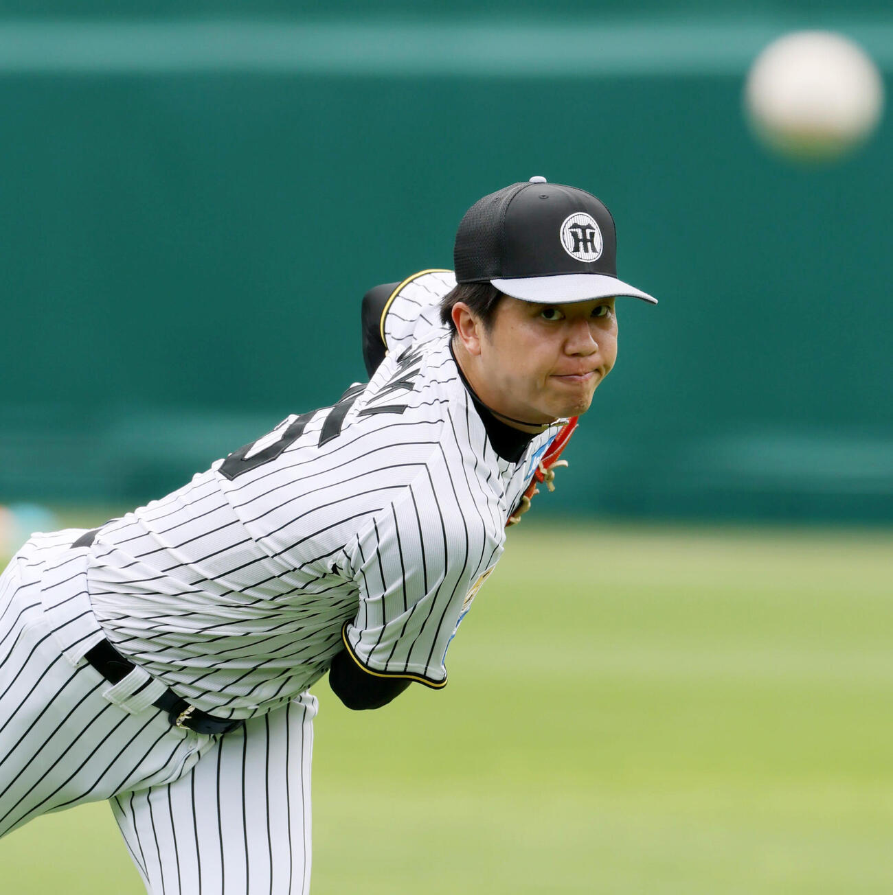 指名練習に参加しキャッチボールする阪神才木浩人（撮影・加藤哉）