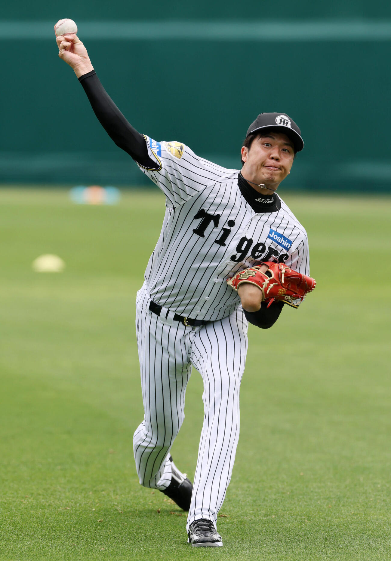 指名練習に参加しキャッチボールする阪神才木浩人（撮影・加藤哉）