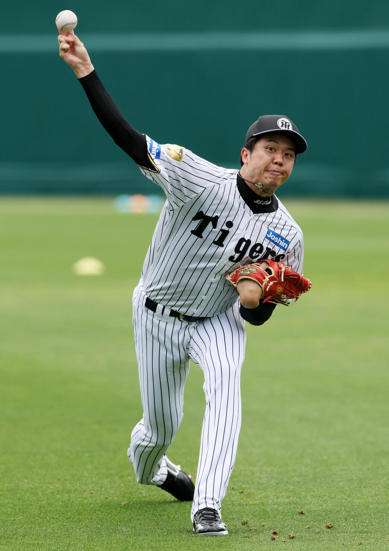 指名練習に参加しキャッチボールする阪神才木浩人（撮影・加藤哉）