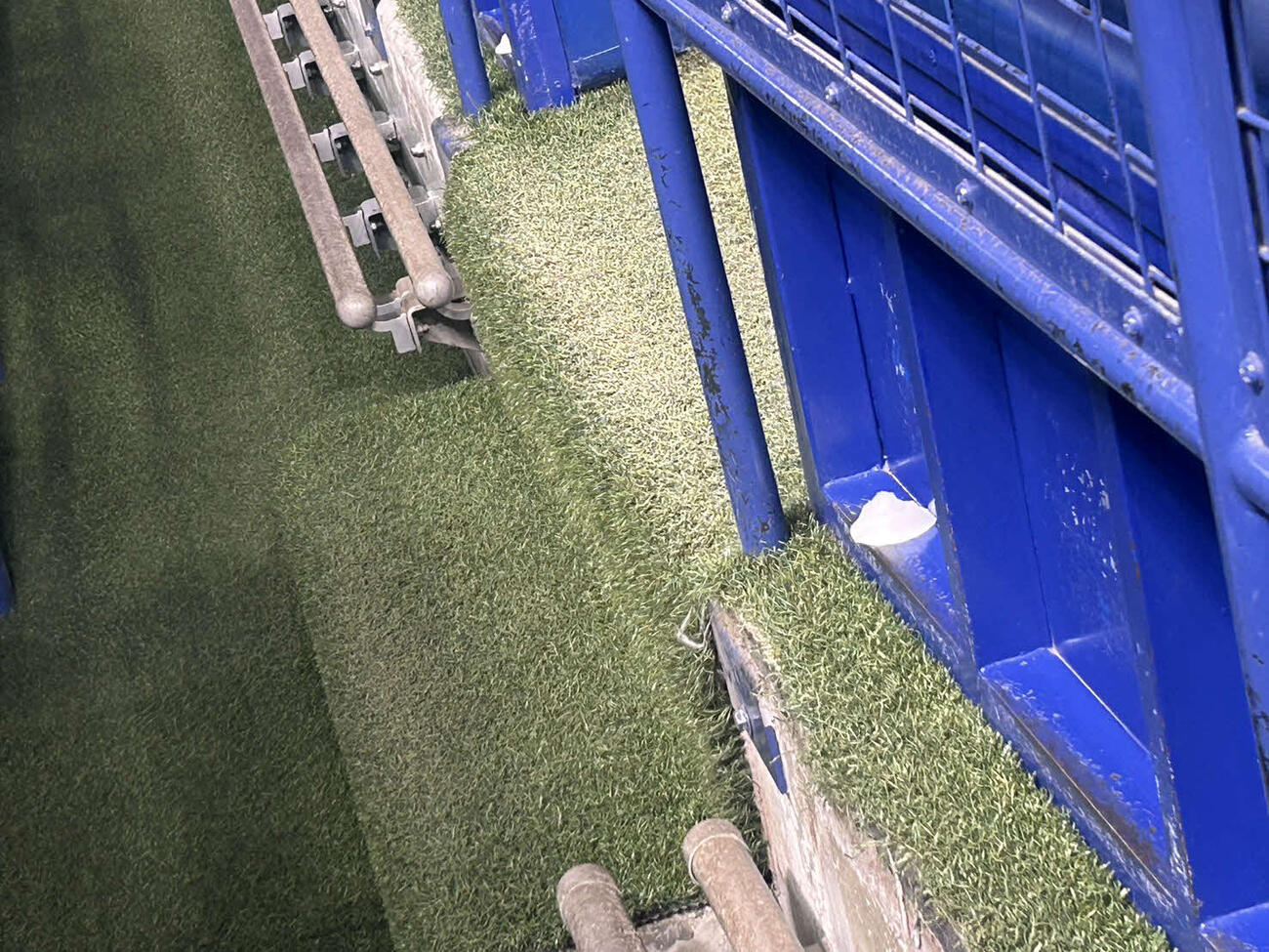 中日DeNA3回戦の試合前、松中打撃統括コーチによってベンチ前に設置された「盛り塩」