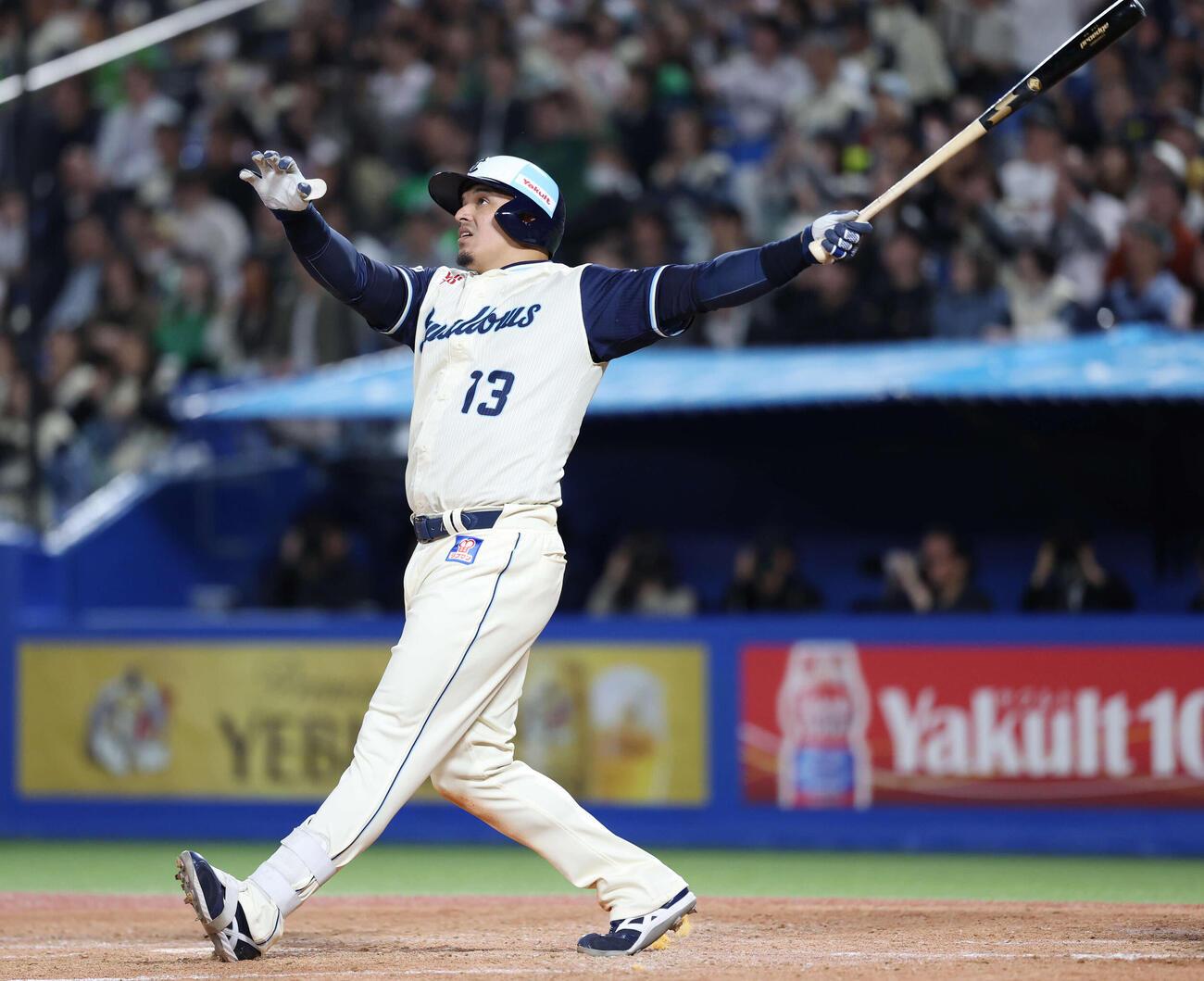 2026年4月19日、巨人戦で3点本塁打を放つヤクルト・オスナ