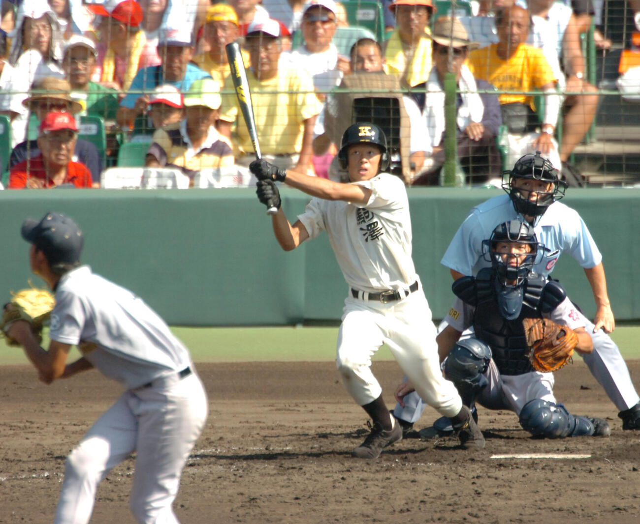08年、選手権大会の青森山田戦で本塁打を放つ駒大苫小牧・鷲谷修也