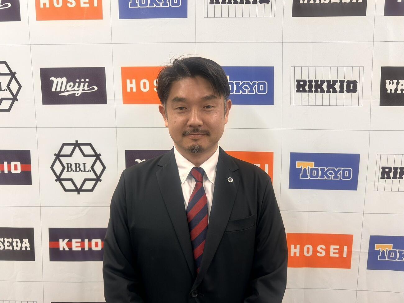カブスが初めて契約したアジア出身の選手と言われている慶大野球部の加藤貴昭部長（撮影・平山連）