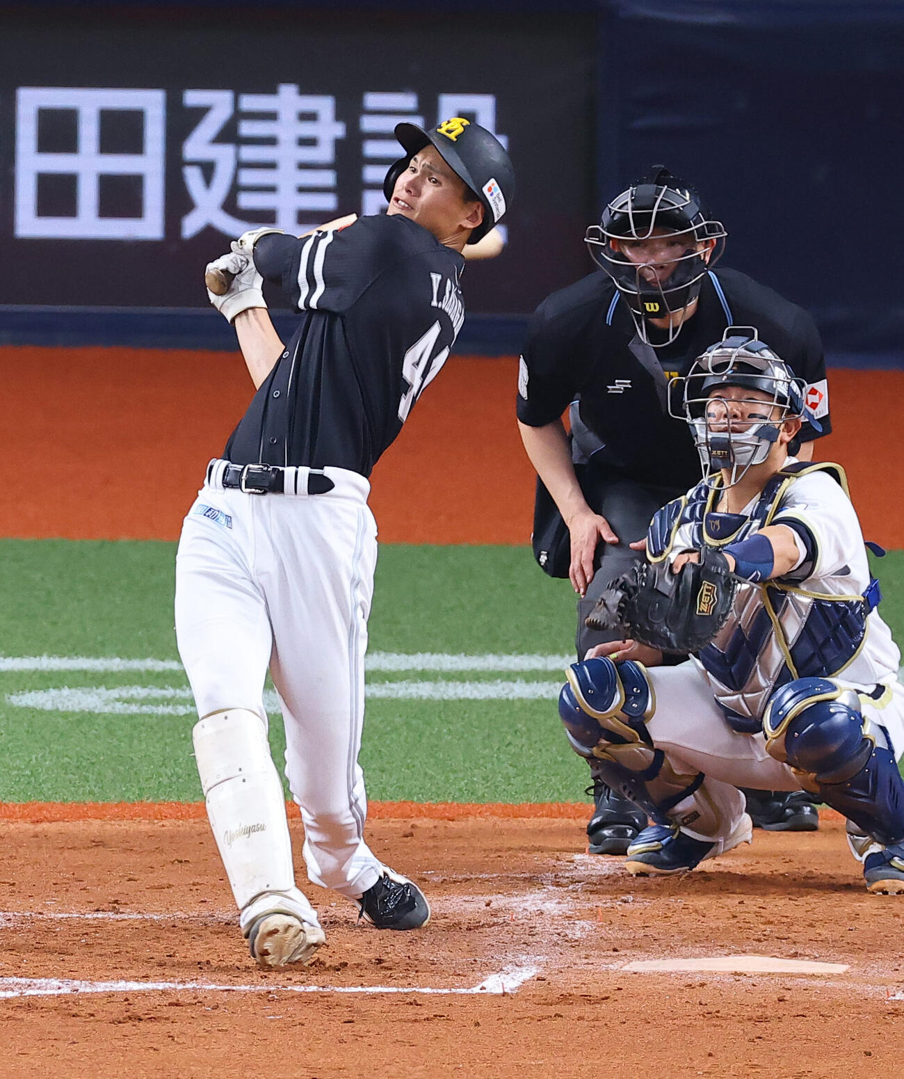 オリックス対ソフトバンク　5回表ソフトバンク1死一塁、笹川吉康は二塁打を放つ（撮影・上田博志）
