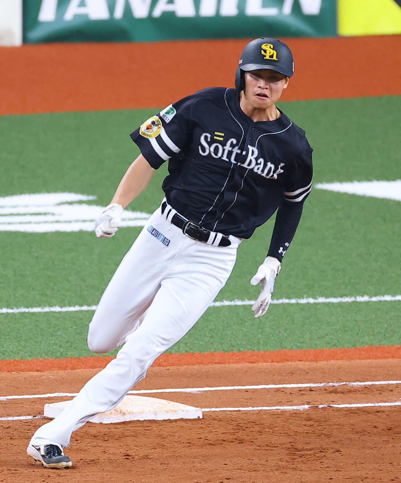 オリックス対ソフトバンク　5回表ソフトバンク1死一塁、笹川吉康は二塁打を放つ（撮影・上田博志）