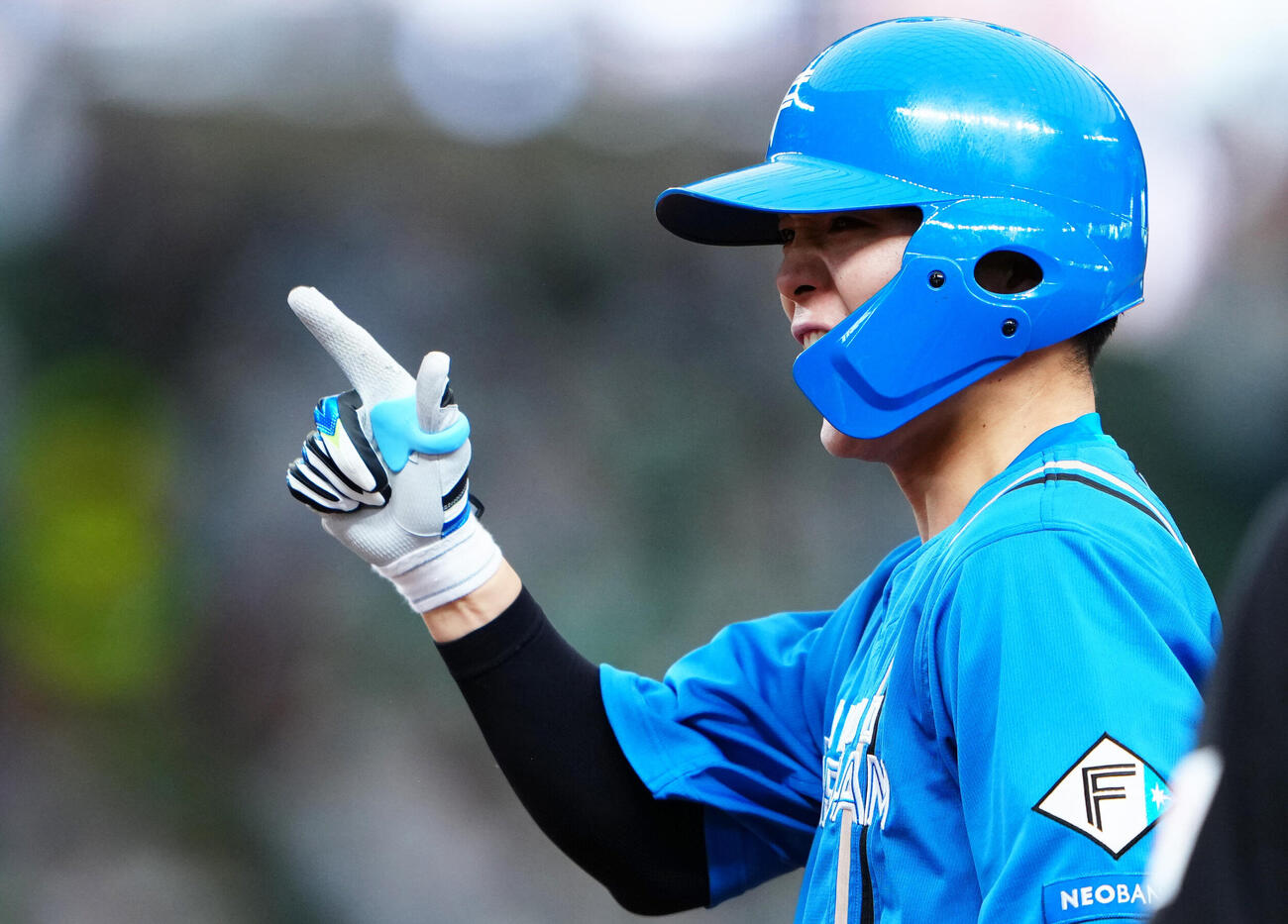 西武対日本ハム　7回表日本ハム無死、右前打を放ちポーズを決める郡司裕也（撮影・垰建太）