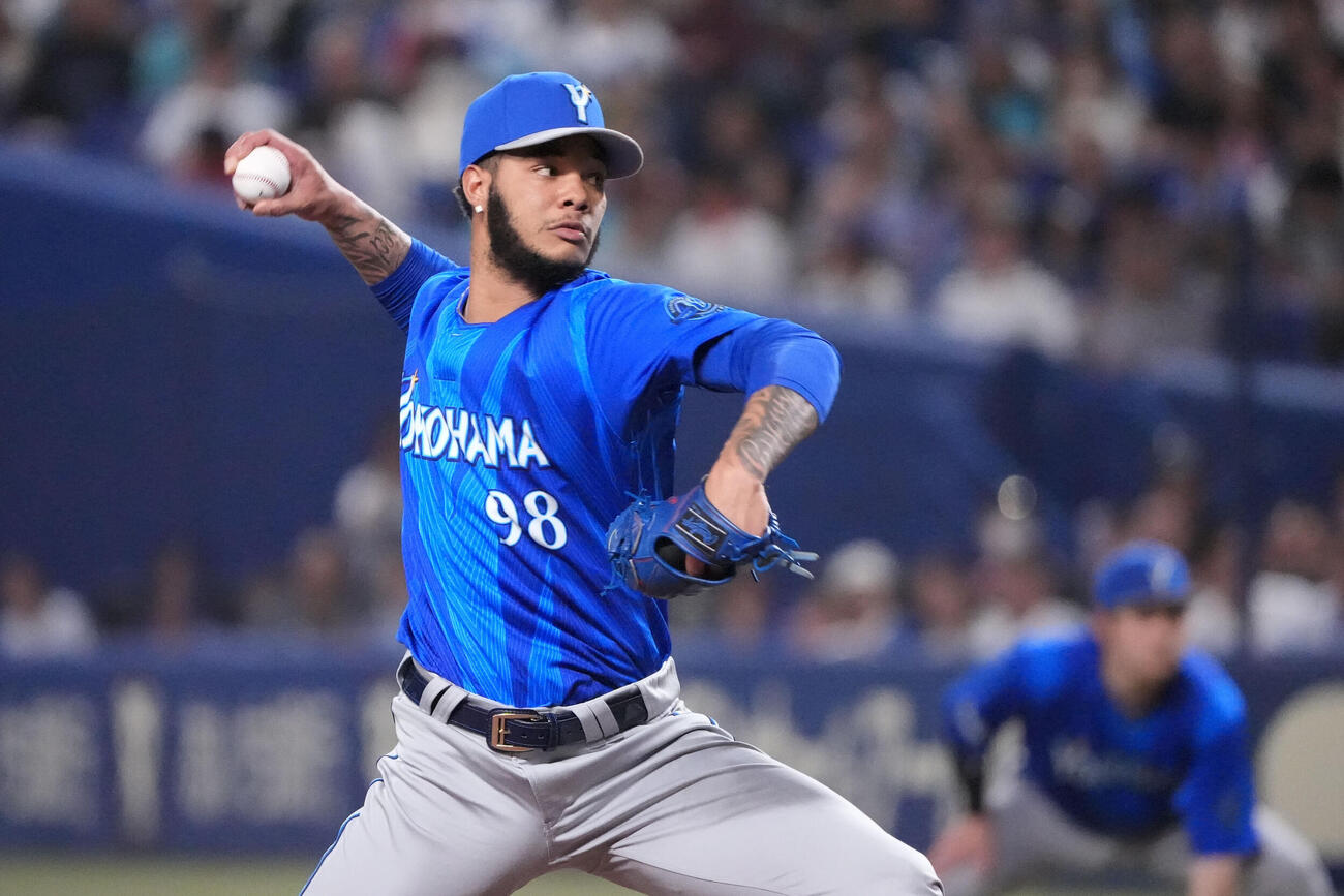 中日対DeNA 8回裏、DeNA2番手で登板するハンセル・マルセリーノ（撮影・森本幸一）