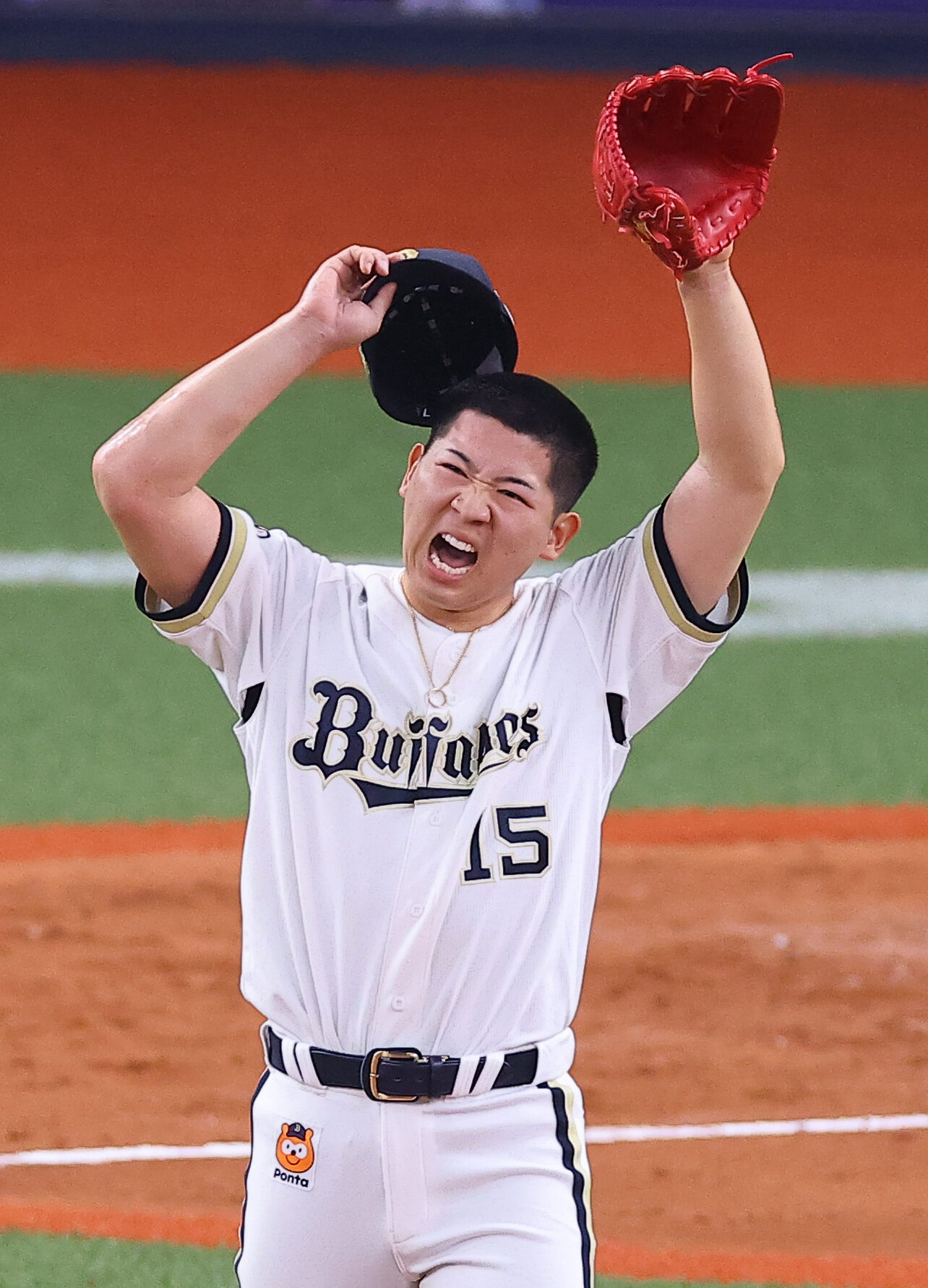 オリックス対ソフトバンク　8回、3失点した椋木蓮は悔しそうな表情を見せる（撮影・上田博志）
