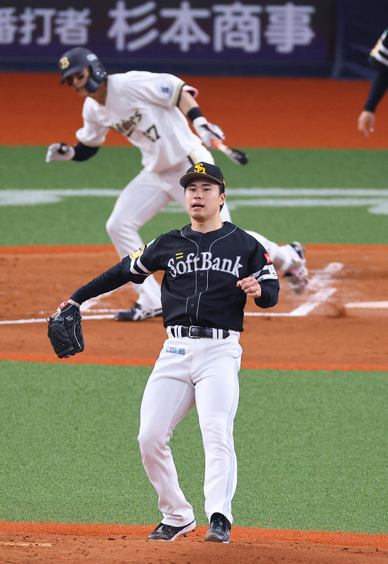 オリックス対ソフトバンク　2回裏オリックス1死二塁、松本晴は中川圭太に先制適時打を浴びる（撮影・上田博志）