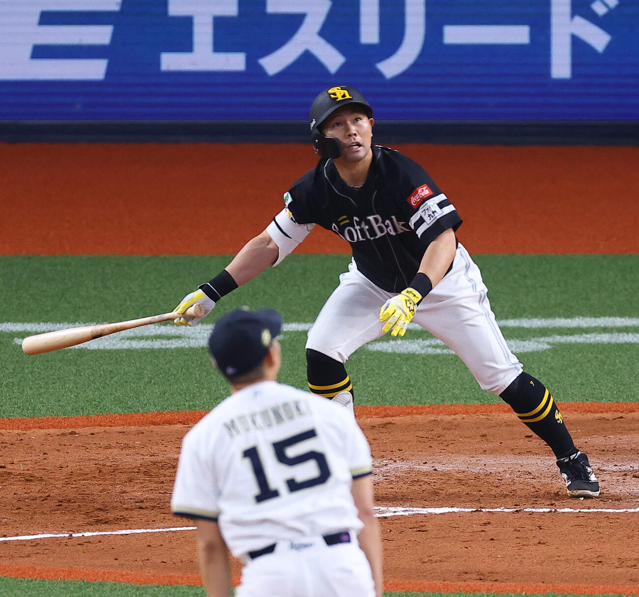 オリックス対ソフトバンク　8回表ソフトバンク1死一、三塁、中村晃は勝ち越し適時打を放つ（撮影・上田博志）