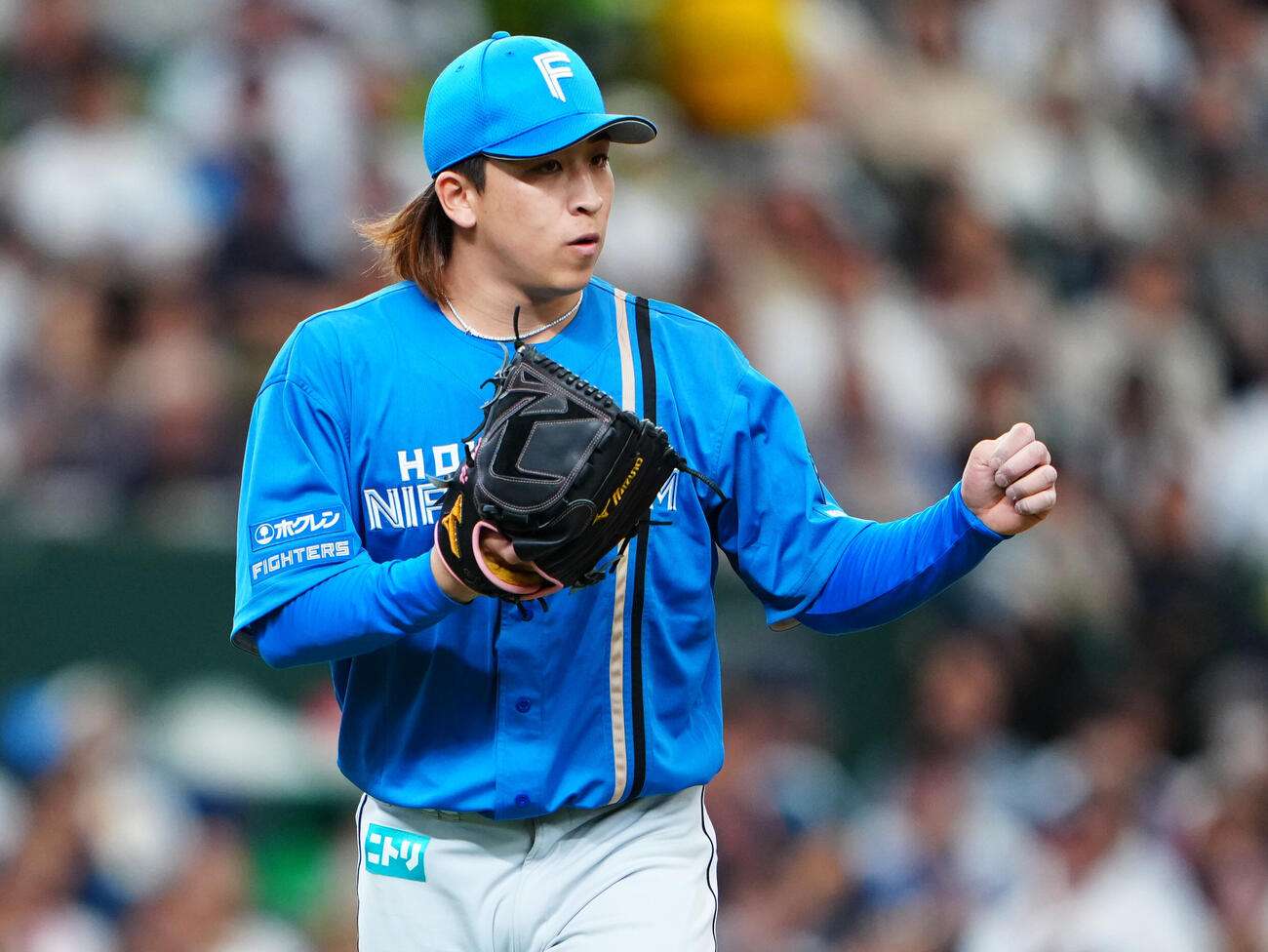 西武対日本ハム　6回裏西武1死一塁、長谷川信哉を併殺で無失点の細野晴希はガッツポーズ（撮影・垰建太）　