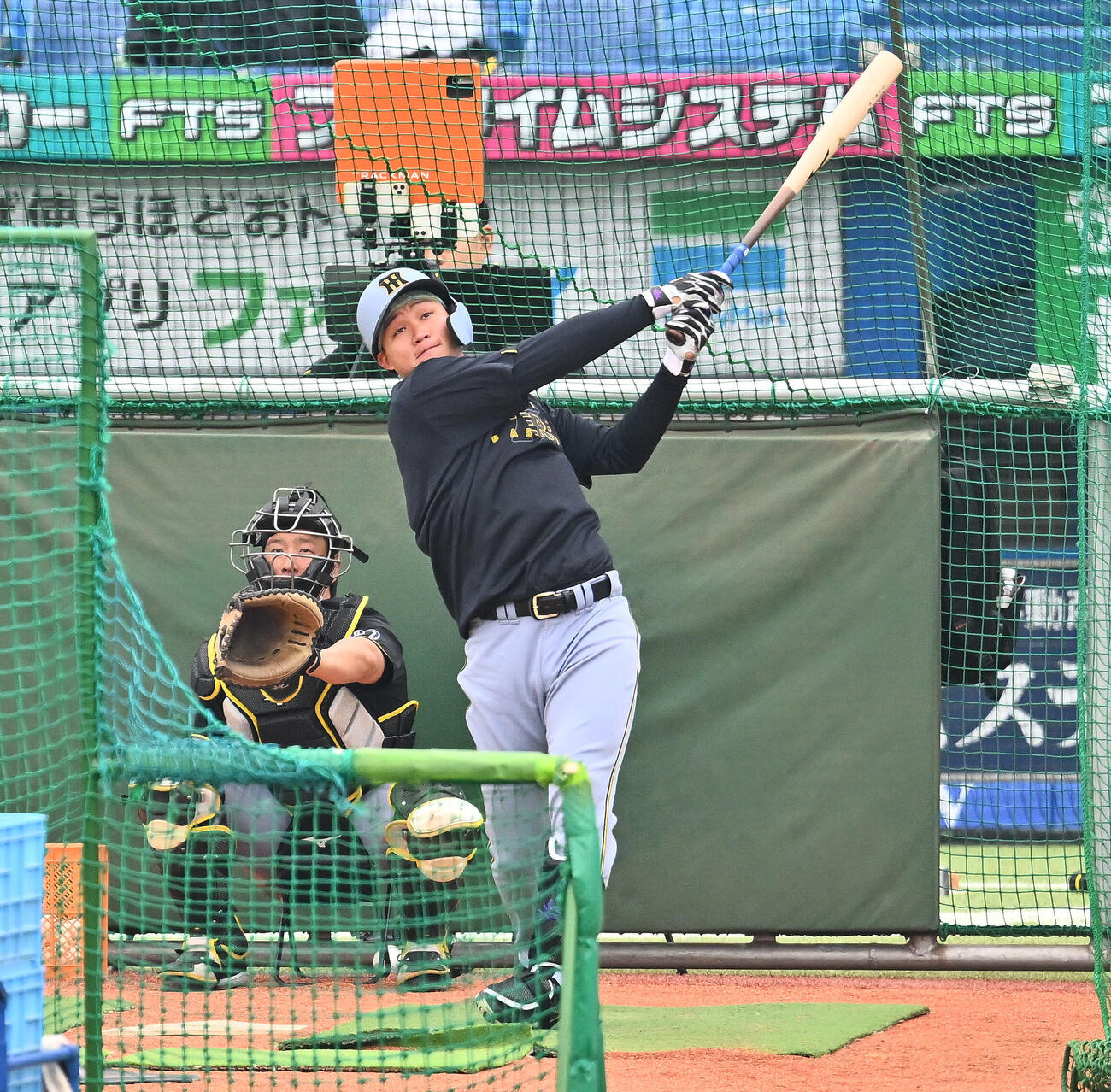 ヤクルト対阪神　試合前練習でフリー打撃する阪神森下翔太（撮影・滝沢徹郎）