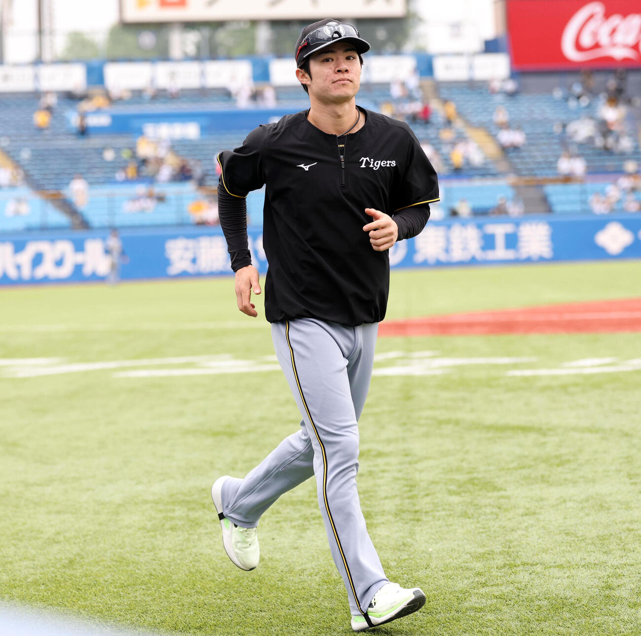 ヤクルト対阪神　練習中、小走りする阪神中野拓夢（撮影・浅見桂子）