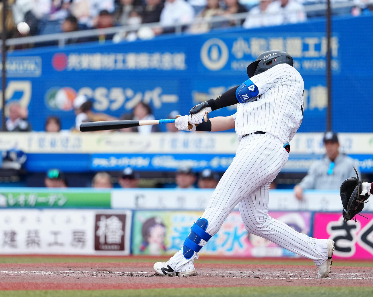 ロッテ対楽天　4回裏ロッテ1死、ソロ本塁打を放つ井上広大（撮影・鈴木みどり）