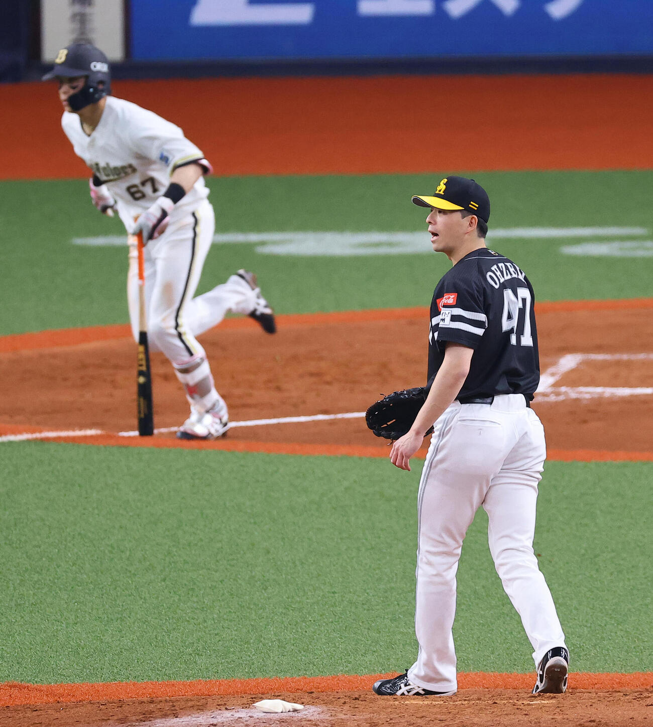 オリックス対ソフトバンク　3回裏オリックス1死三塁、大関友久は中川圭太に適時打を浴びる（撮影・上田博志）