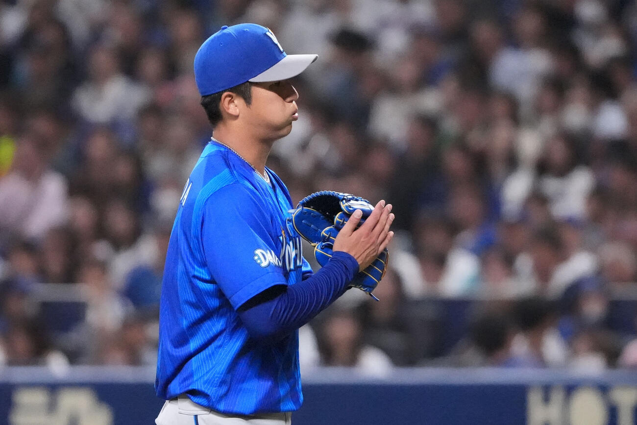 中日対DeNA 5回終了、ベンチへ戻るDeNA先発の島田舜也（撮影・森本幸一）