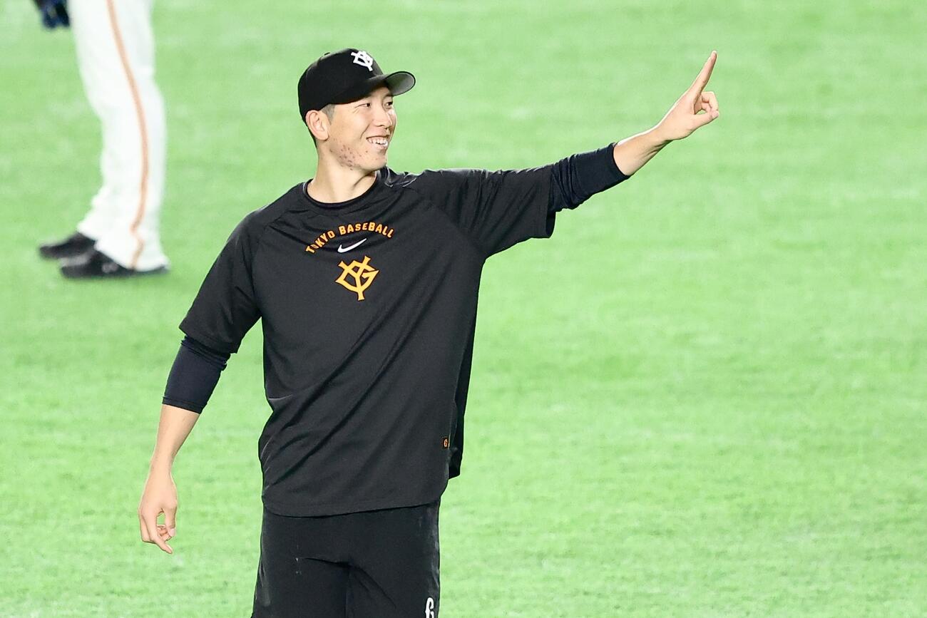 巨人対広島　試合前、笑顔を見せる巨人戸郷翔征（撮影・河田真司）