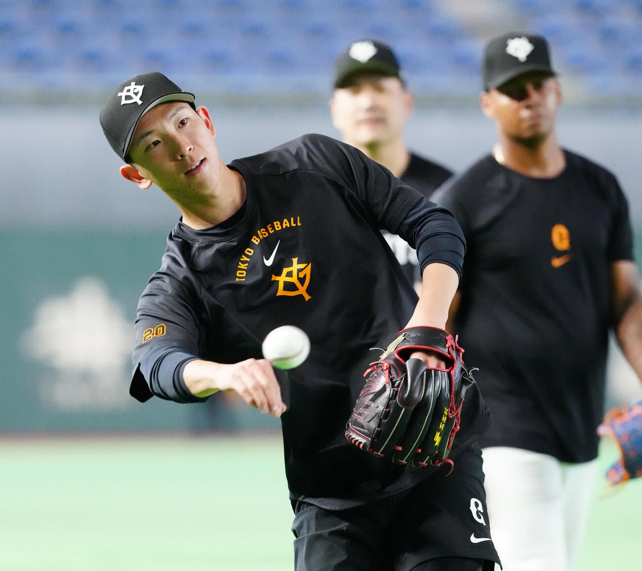 巨人対広島　試合前練習を行う巨人戸郷翔征（撮影・江口和貴）