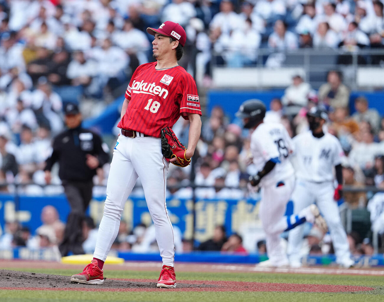ロッテ対楽天　4回裏ロッテ1死、井上広大にソロ本塁打を浴びる前田健太（撮影・鈴木みどり）