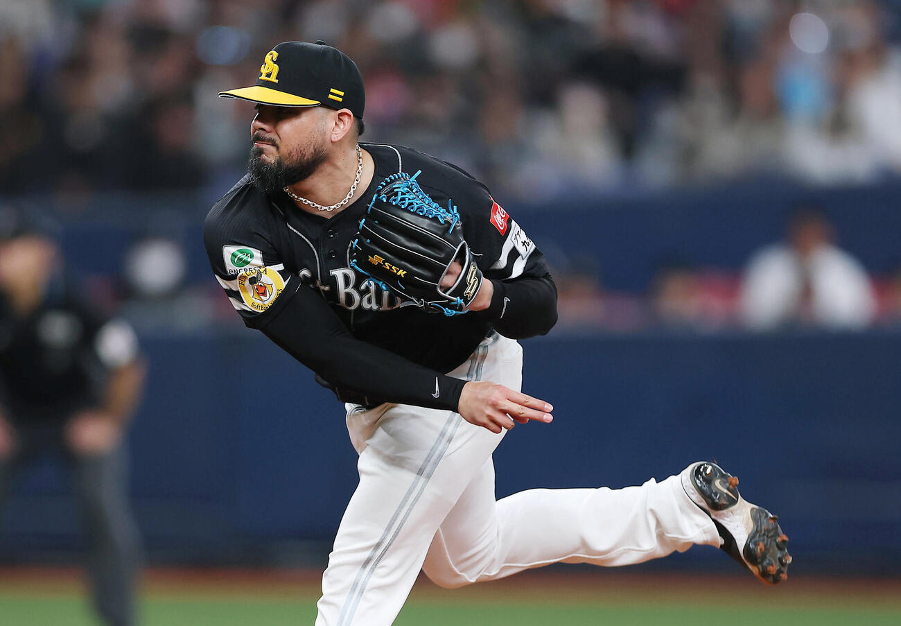 オリックス対ソフトバンク　ソフトバンク4番手のロベルト・オスナ（撮影・前田充）