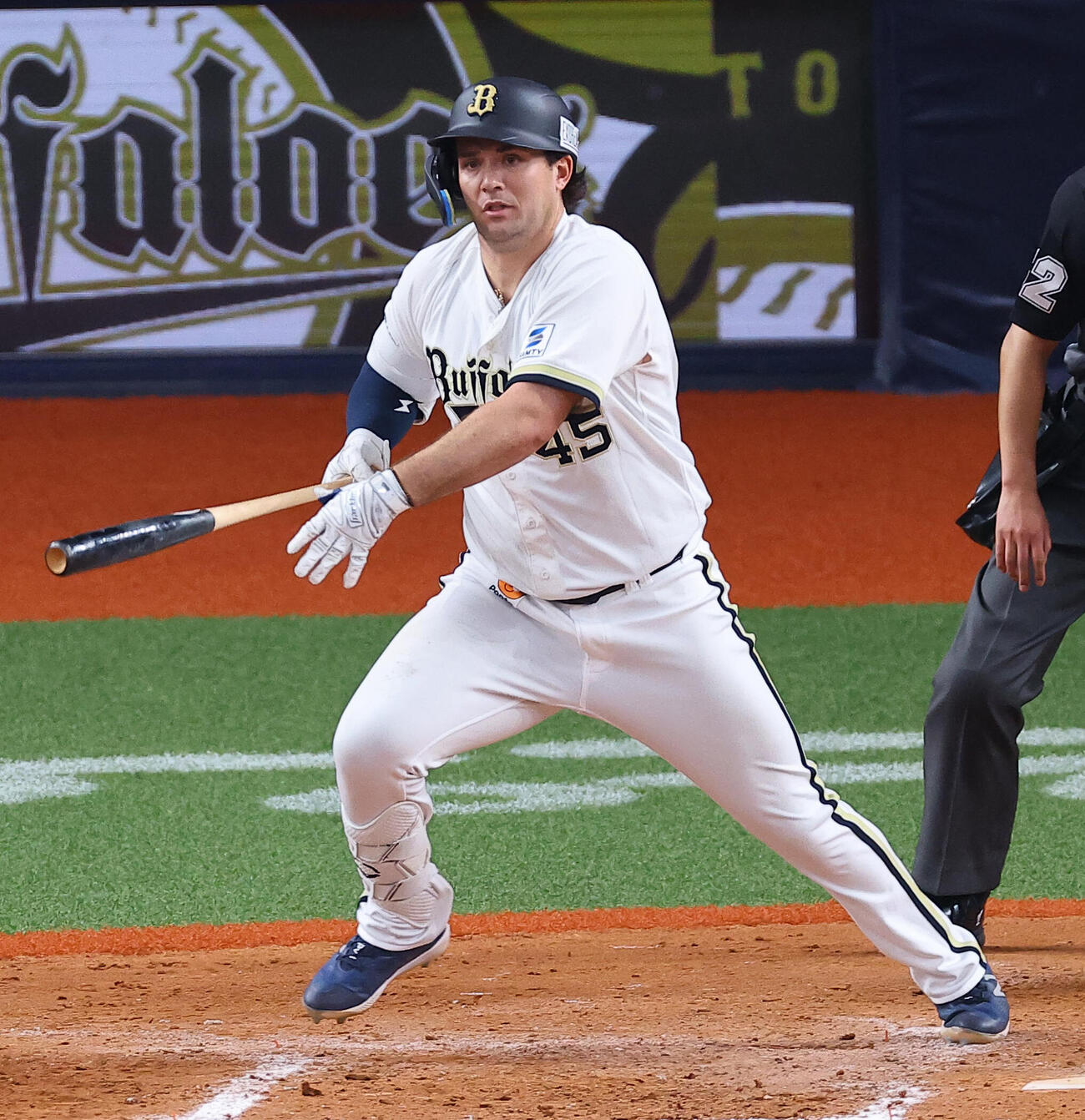 オリックス対ソフトバンク　8回裏オリックス無死二、三塁、シーモアは逆転2点適時打を放つ（撮影・上田博志）
