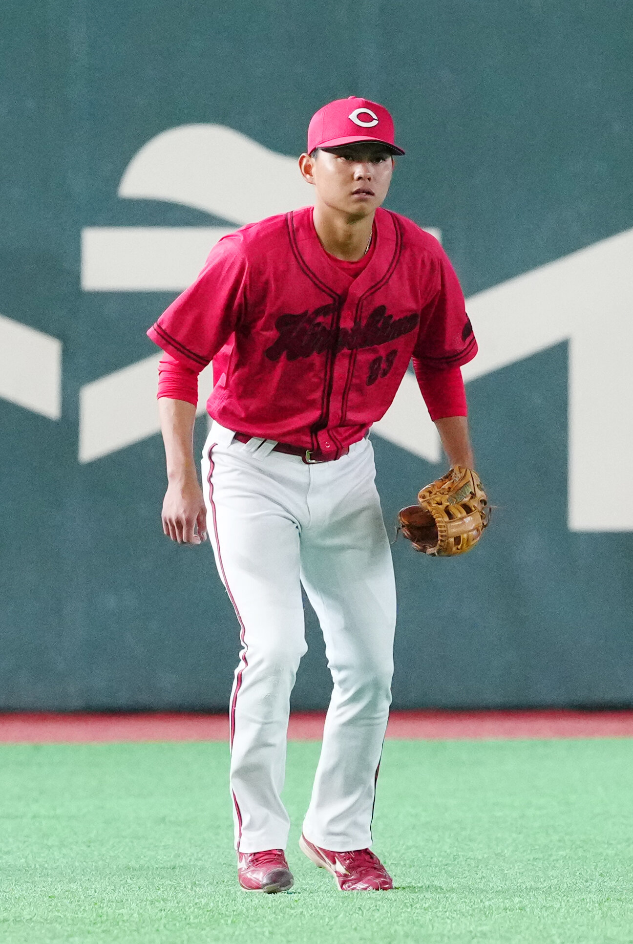 巨人対広島　試合前、ノックを受ける広島前川誠太（撮影・江口和貴）