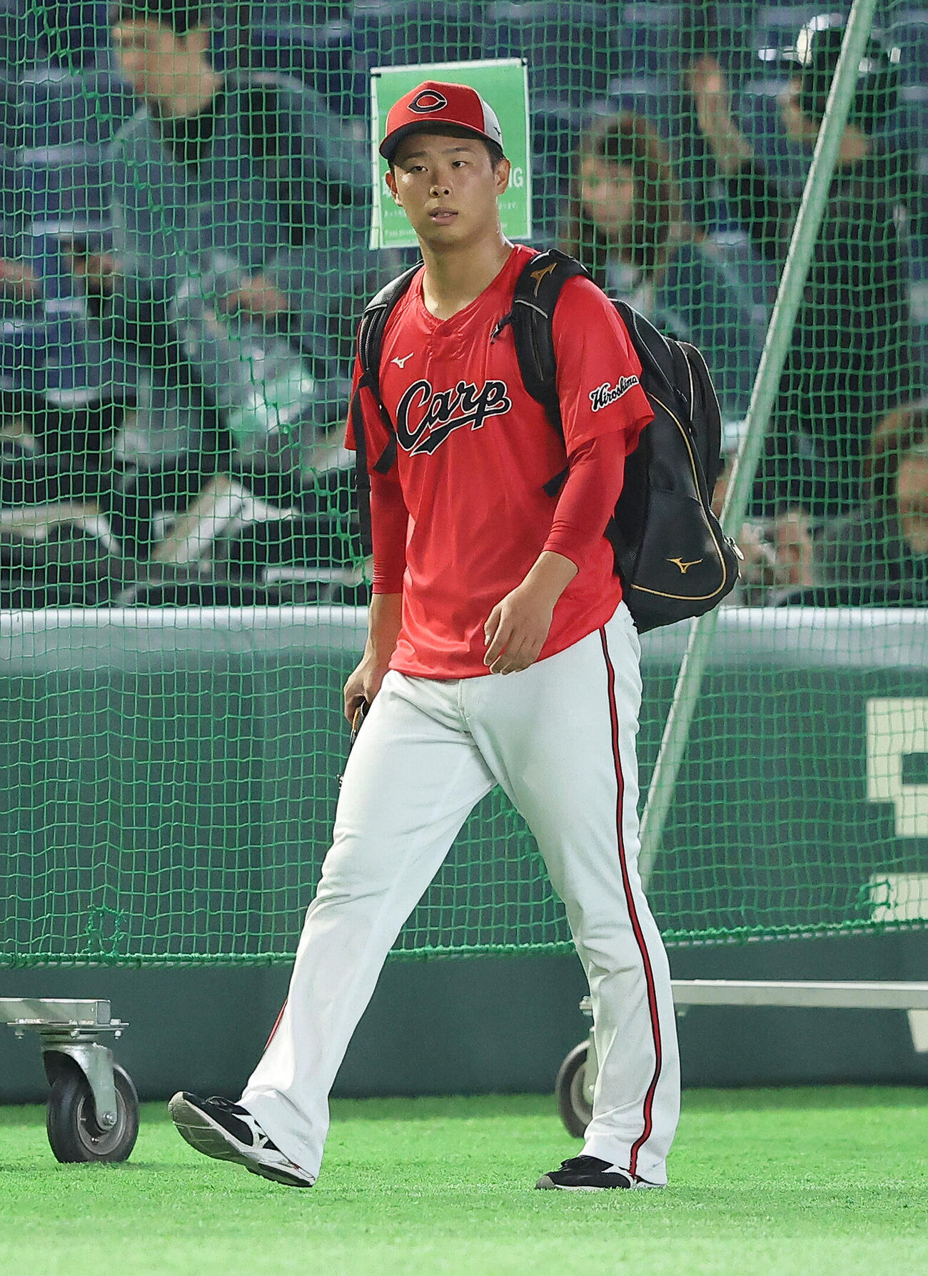 巨人対広島　試合前、移動する玉村昇悟（撮影・河田真司）