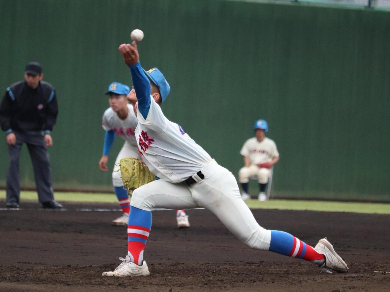春季埼玉大会　花咲徳栄対市立浦和　7回を投げ7安打1失点の花咲徳栄の先発、古賀夏音樹（撮影・保坂淑子）