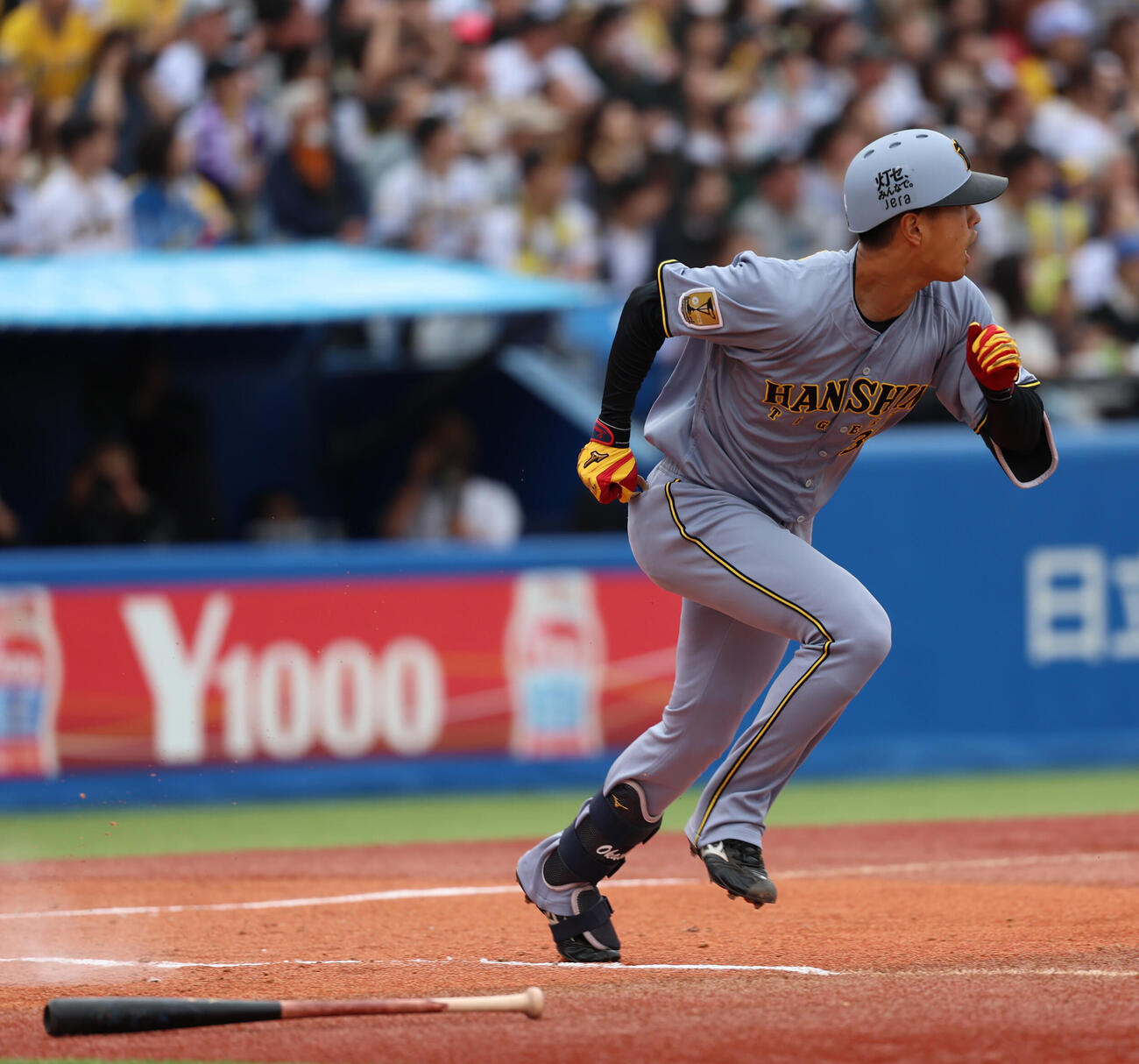 ヤクルト対阪神　3回表阪神2死一塁、プロ初安打を適時二塁打で決める岡城快生（撮影・水谷安孝）