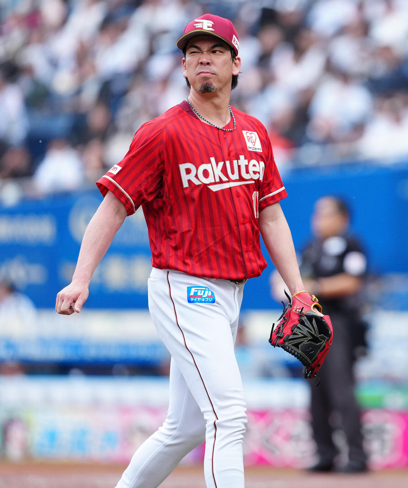 ロッテ対楽天　5回裏、険しい表情で降板する楽天前田健太（撮影・鈴木みどり）