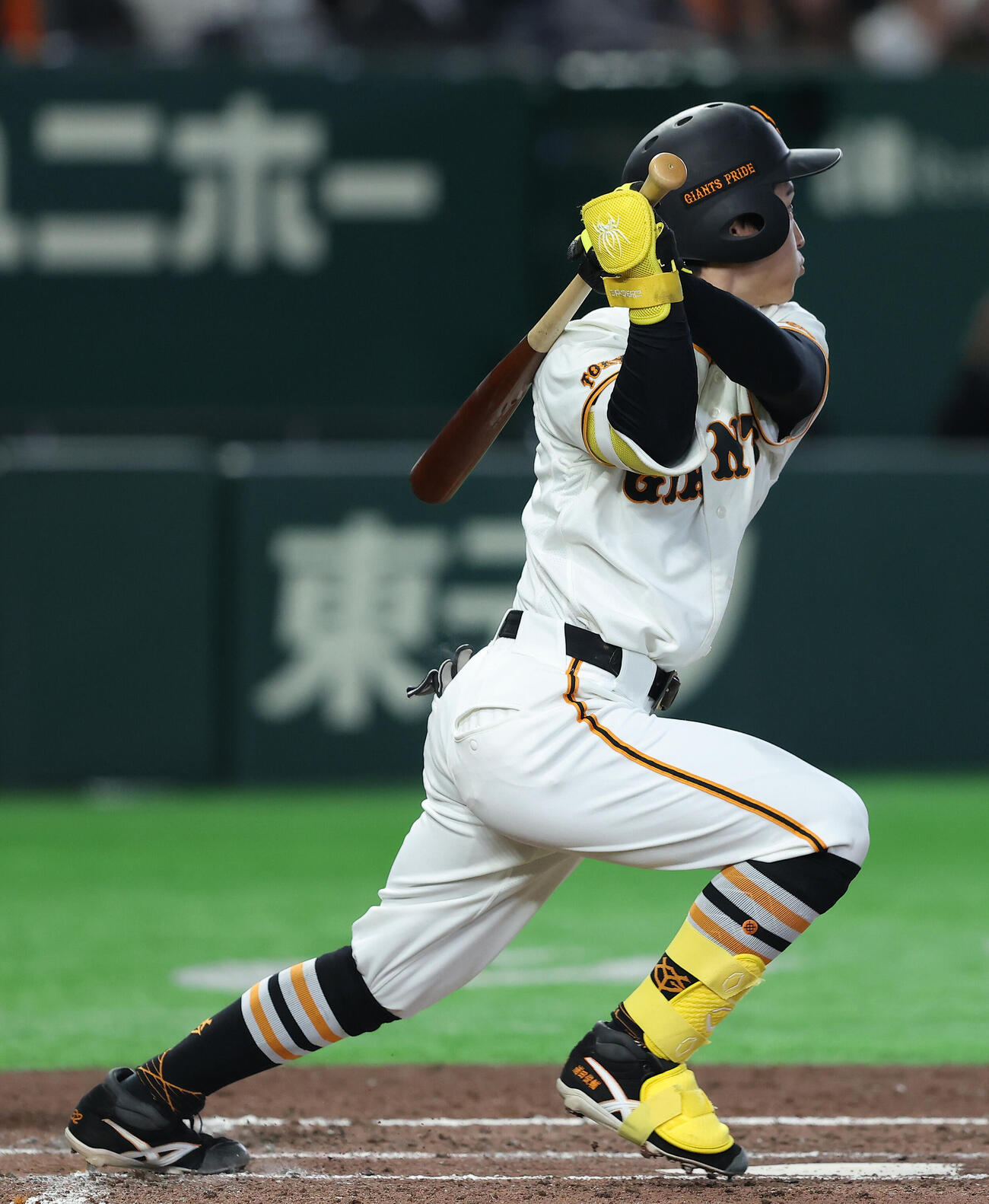 巨人対広島　2回裏巨人1死一、三塁、適時二塁打を放つ浦田俊輔（撮影・河田真司）